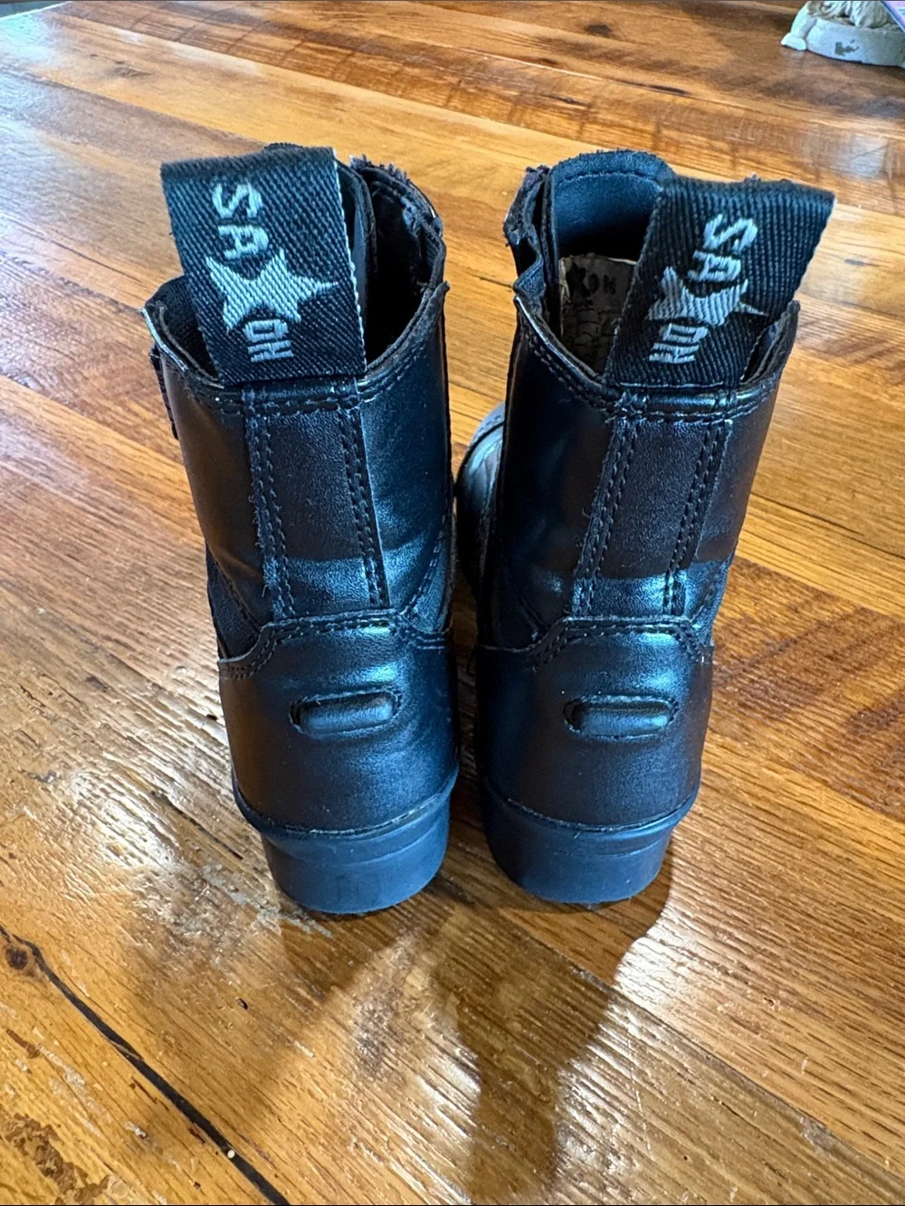 Saxon classic black